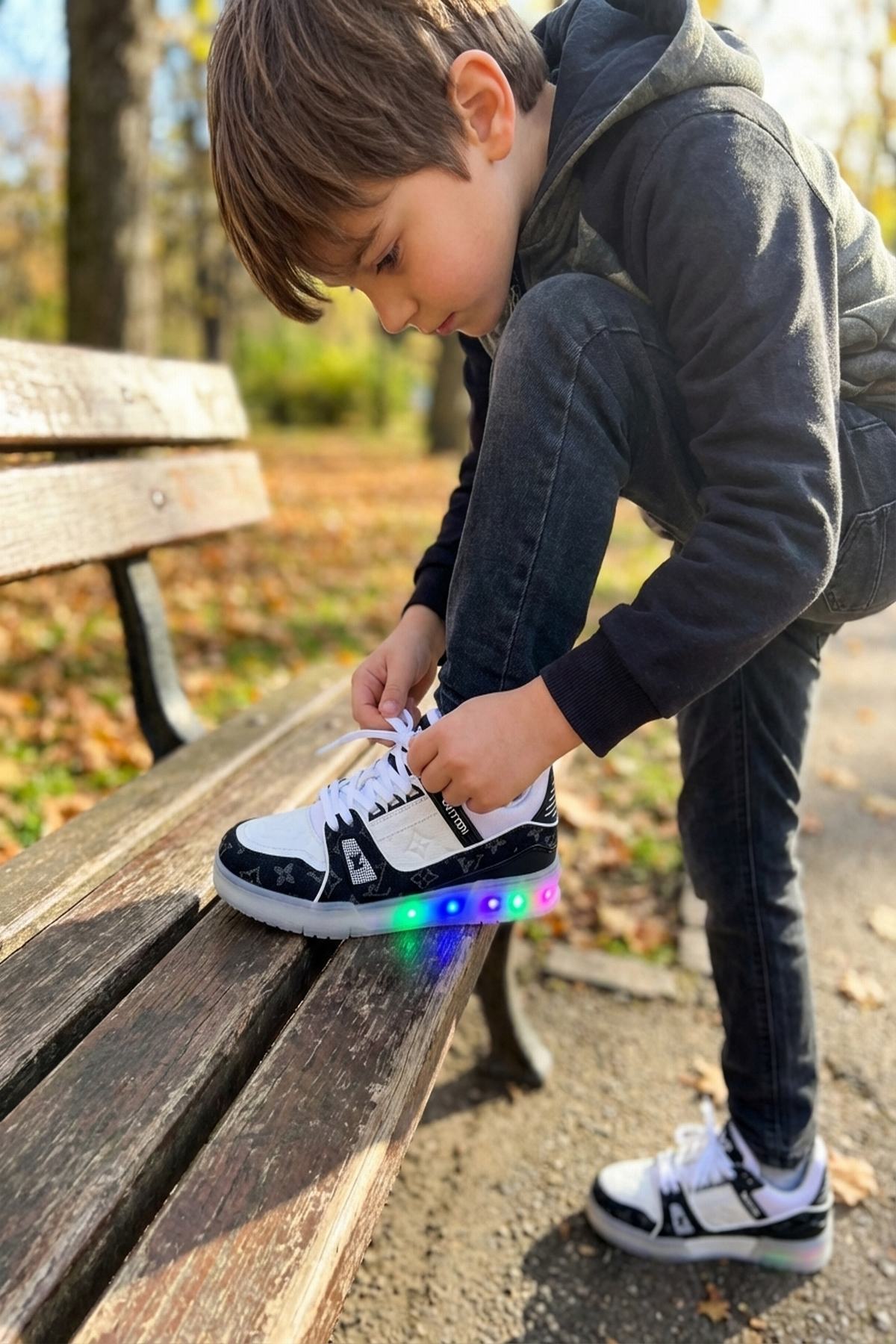 Louis Vuitton Çocuk ve Bebek Işıklı Ayakkabı