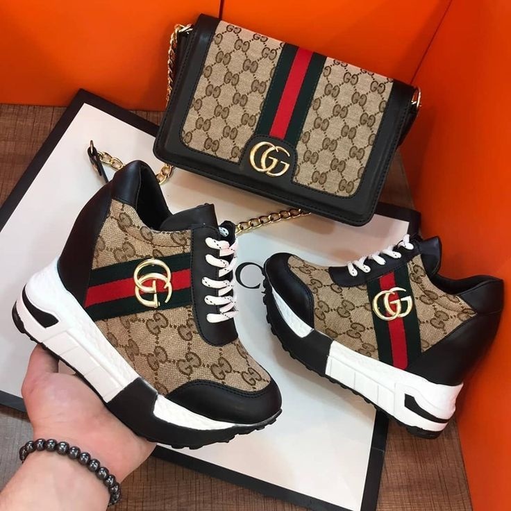 Gucci Ayakakbı Çanta Kombini