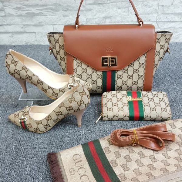 Gucci Ayakakbı Çanta Kombini